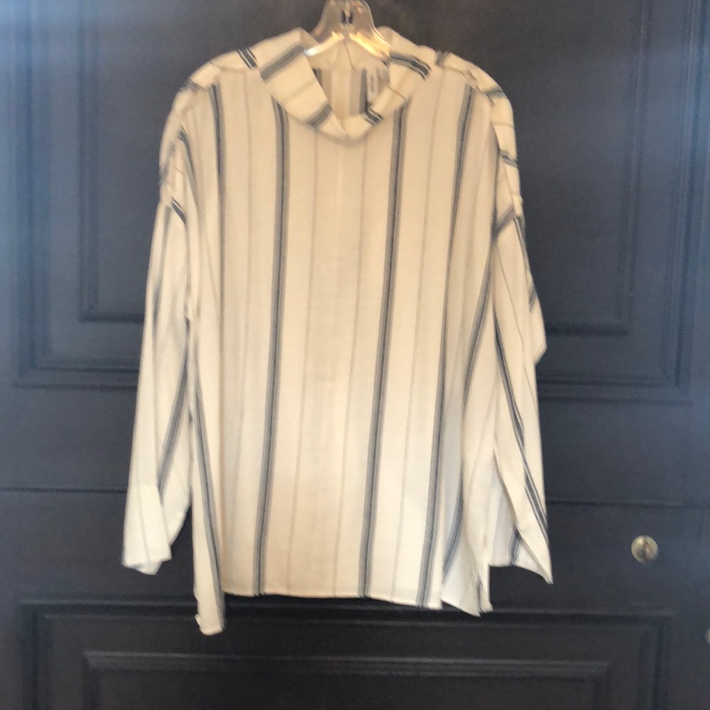 Kensie black and white stripped cotton top.